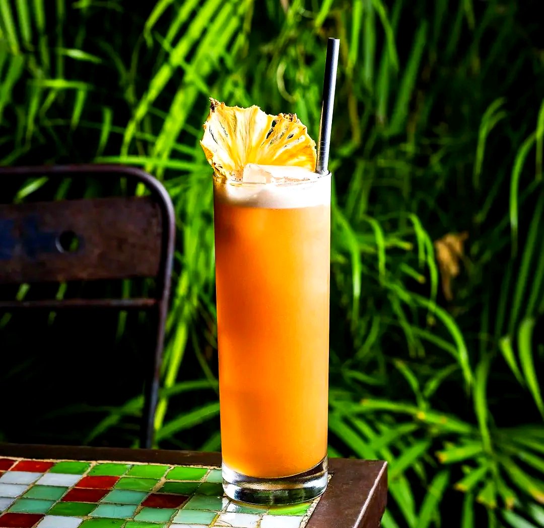 PaisleyGoolbbq's tweet photo. Fresco y rápido: Mezcla jugo de pia, un chorrito de ron blanco y un toque de menta, listo tu cóctel tropical para la tarde!， https://t.co/yDAV1ntfBI