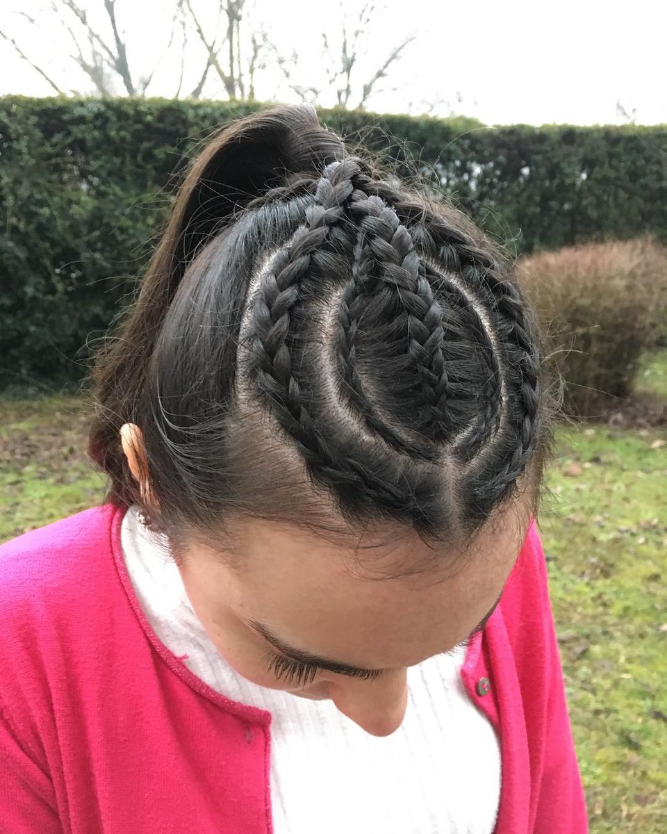 EwaHanemanmvca's tweet photo. Sara is loving this ponytail style inspired by the lovely Jess. I think it looks great too! Happy Hump Day! https://t.co/yyHa8Tjdvc