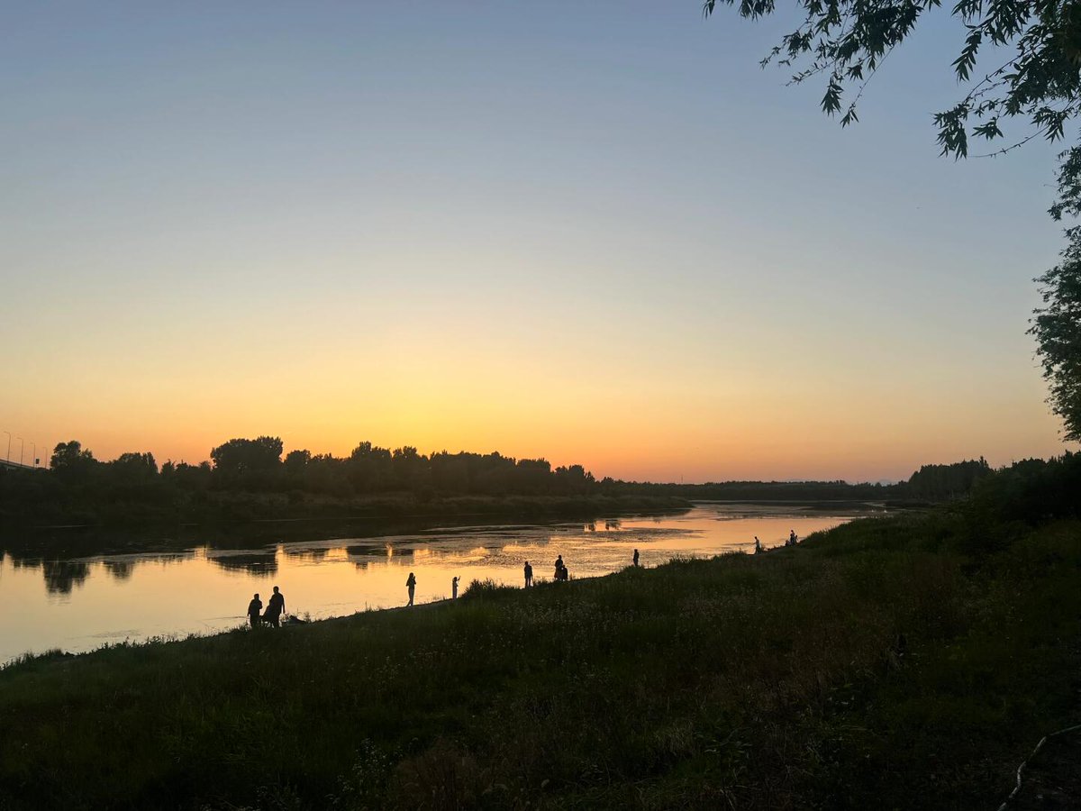 DorrisWhityjdk's tweet photo. Just finished a 2-hour walk along the river path, fresh air and lovely views made this evening perfect! ， https://t.co/KfH9JDr0XZ