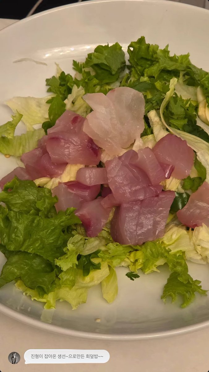 dalbit_bangtan's tweet photo. 📸 INSTAGRAM

Jimin story:
Raw fish bowl~~ made only with the fish Jin hyung caught~ https://t.co/WKkSWataLF