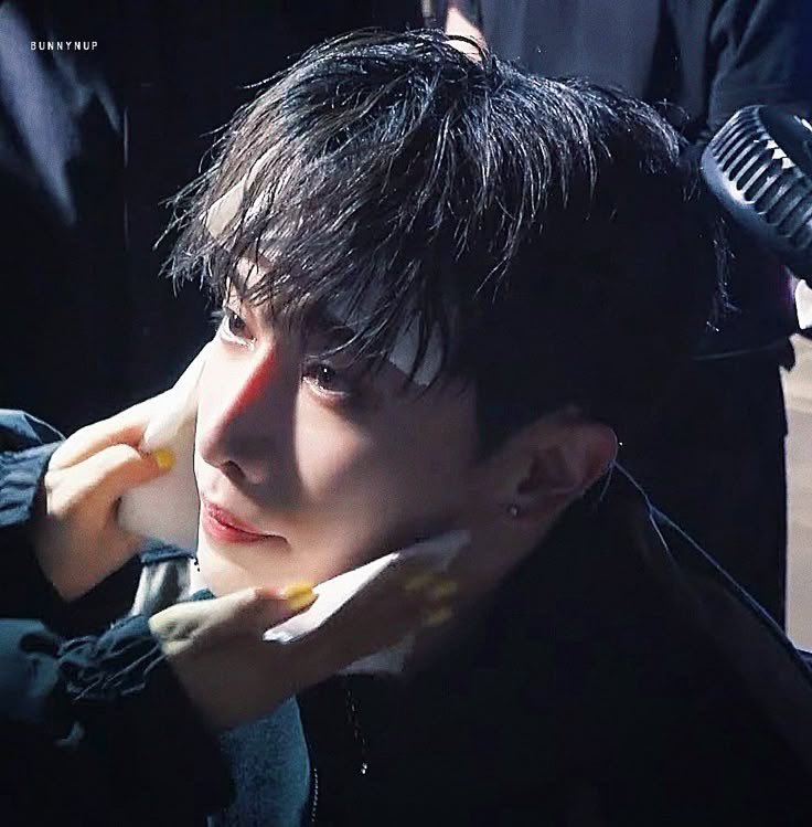 littlemegsoup's tweet photo. goodnight my marbles are all wonho shaped and are running away from me #mogie #megther #wonho #joshua https://t.co/qqBDa77uEZ