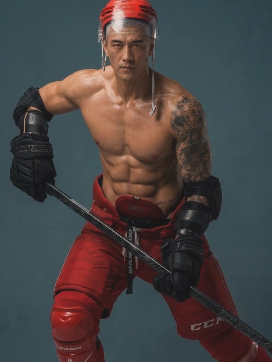 RomezzyLopez's tweet photo. POV: you came to watch hockey, but forgot to watch the game. 🏒😏 Guess I’ll just stay on the ice a little longer.

#Hockey 
#HockeyPlayer
#HockeyLife
#AthleticAesthetic
#SportsModel https://t.co/wDRgZga69G