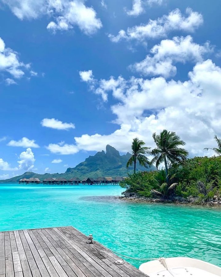 JunJobton's tweet photo. 🏖️ #Wonderful #Sky #Great #sea 

#BoraBora #French #Polynesia 🇵🇫

#blue #Island in the #Sun  

#Paradise #Forest #Beach https://t.co/fChYgFiisI