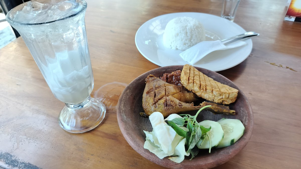 udinwidarso's tweet photo. Makan siang di Tuban https://t.co/vuRKLGSvon