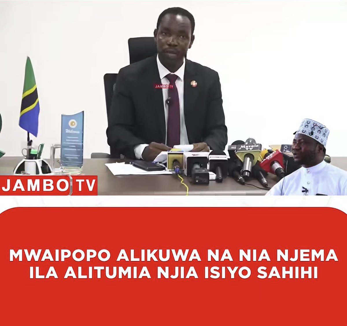 davitheempire's tweet photo. Kama MWAIPOPO kusema ATAWAUWA wananchi ni NIA njema Unawezaje kusema Tundu lissu anaesema Lazima tuupinge mfumo kandamizi kwa maandamano ni UHAINI???

Awamu ya SITA ina VIONGOZI WAPUMBAVU sana https://t.co/io2zH9nmwK