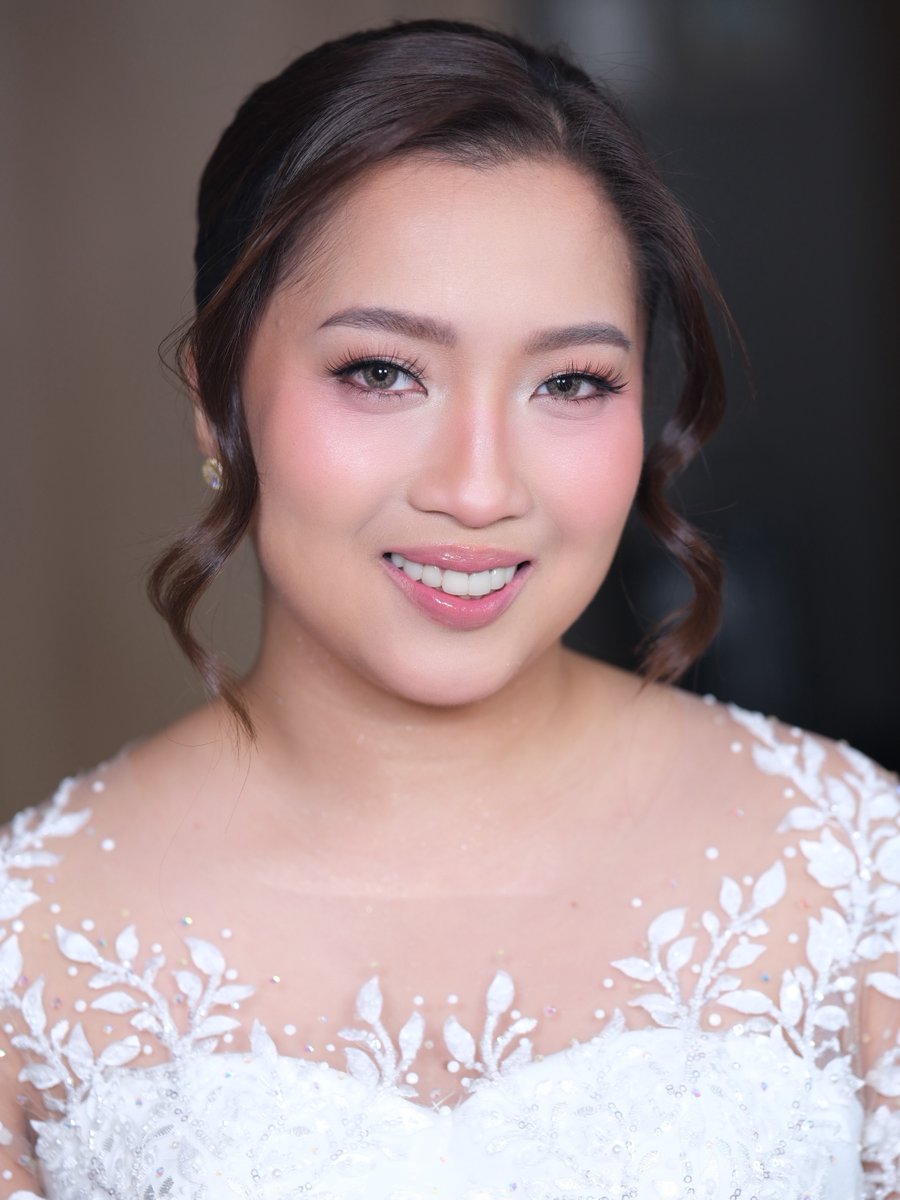 ElkePuchalta's tweet photo. Ceremony look: simple, elegant, and confidently you. https://t.co/3tWi8V3jih