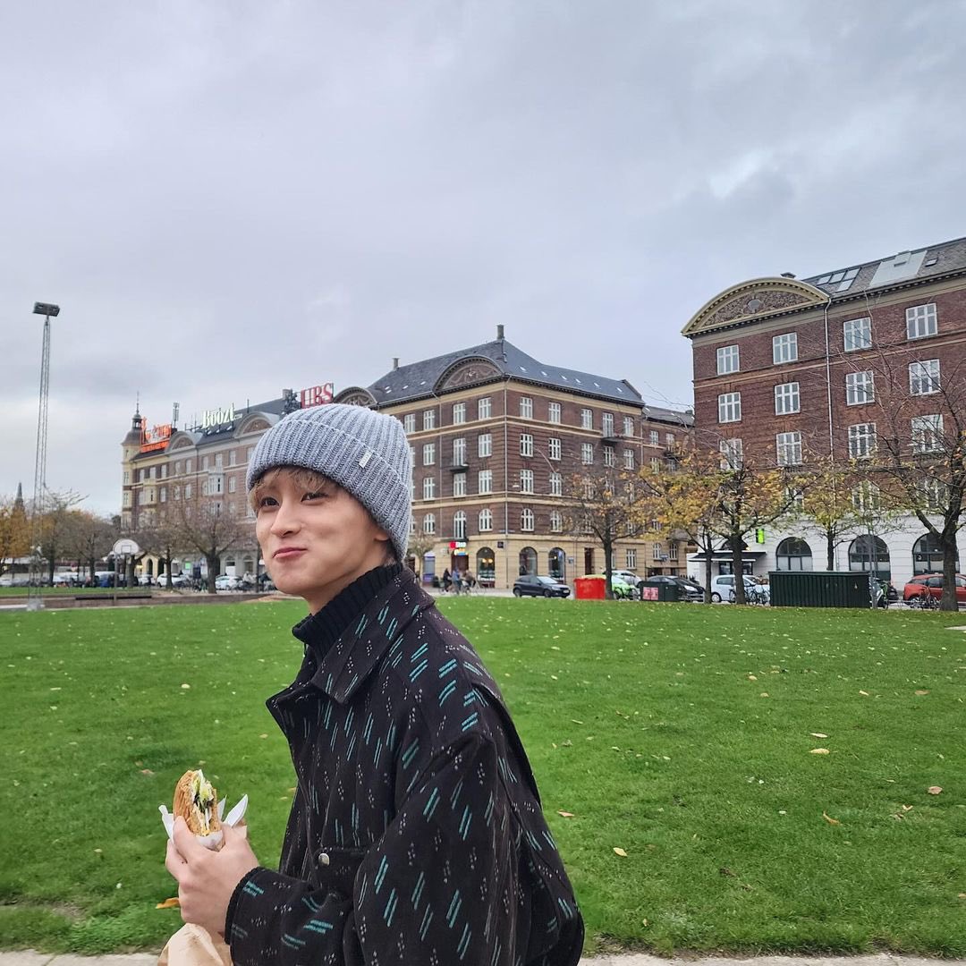 mydrstmrk's tweet photo. one of the cutest photos of Mark https://t.co/tnbr2Y9I2k