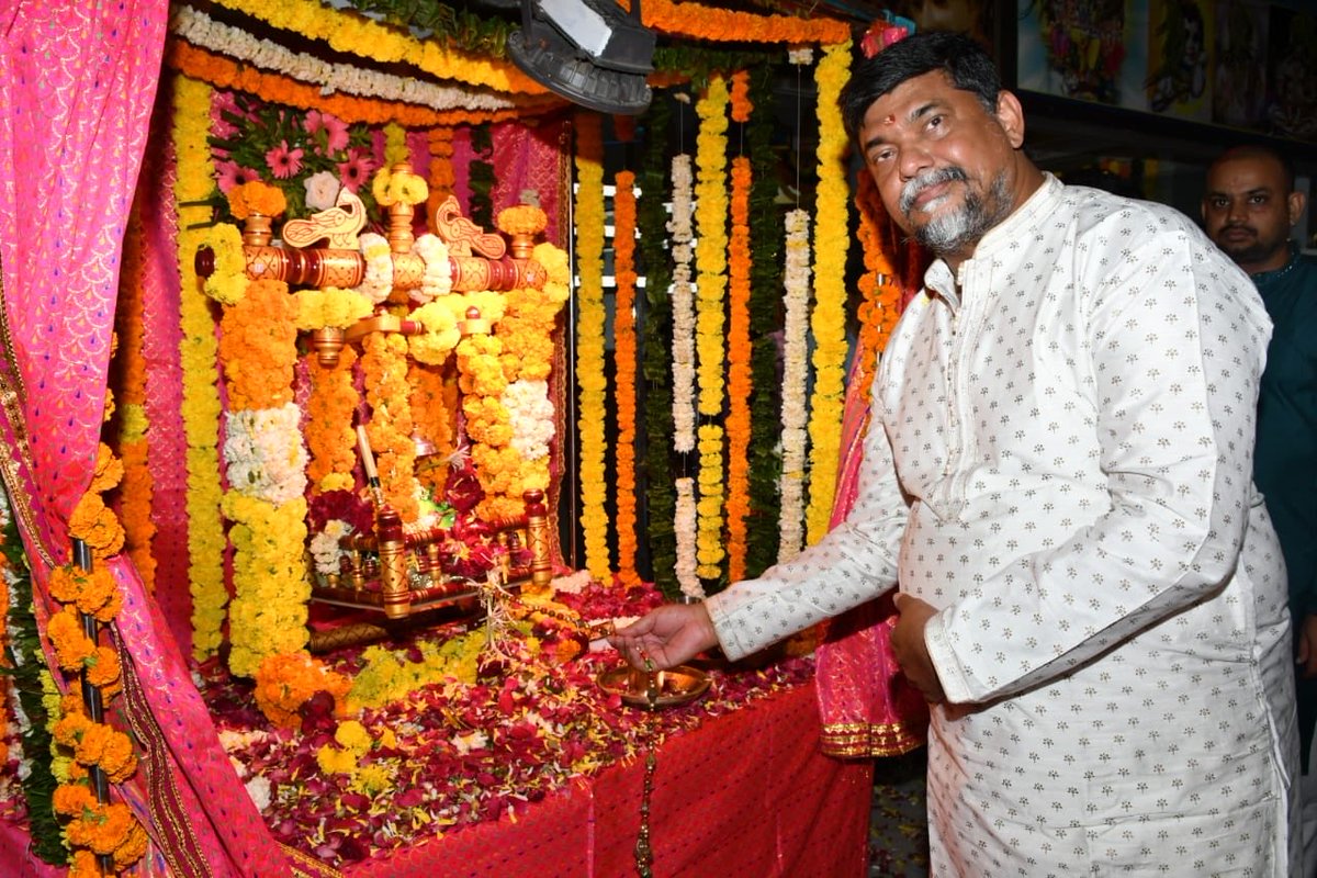Upendra74102191's tweet photo. इफको कलोल की कस्तूरीनगर कॉलोनी में श्री कृष्णा जन्माष्टमी का पर्व अत्यंत उत्साह, भव्यता और उल्लास के साथ मनाया गया । इफको कलोल परिवार के सभी सदस्य अपने बच्चों और बुजुर्गों के साथ इस उत्सव में शामिल हुए ।@pksingh_iffco https://t.co/8D7kY1YuN8