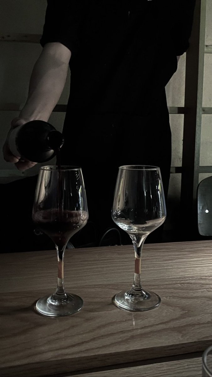 cyanodrunk's tweet photo. Wine practice under Yoru's watchful eye (for your consideration). https://t.co/1c4f8lYJFA