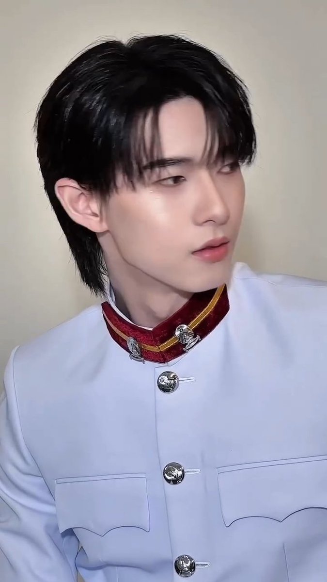 yellowsay's tweet photo. อื้อหือออ กฤตินชุดขาวแบบนี้ สมัครสอบกพหรือยังลูก ทรงหนูได้มากก🤣🤣🤣 https://t.co/OJTdblNoEO
