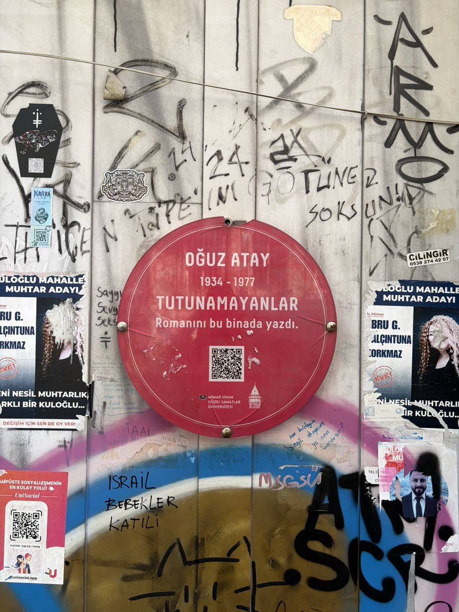 emirmiisin's tweet photo. Türk edebiyatının cihangir’deki izleri…
bellek ve mekan. https://t.co/Xpz4AWOJhz