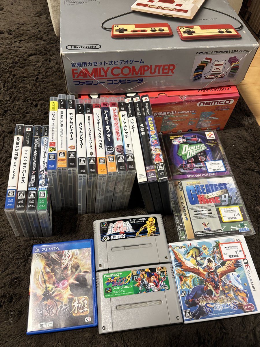 Hara1_RetroGame's tweet photo. 本日のジャンクはこちらです😆

ファミリーコンピュータ　550円
PS2  太鼓の達人　550円
ゲームソフト　各110円 https://t.co/KUD1JCcUjU
