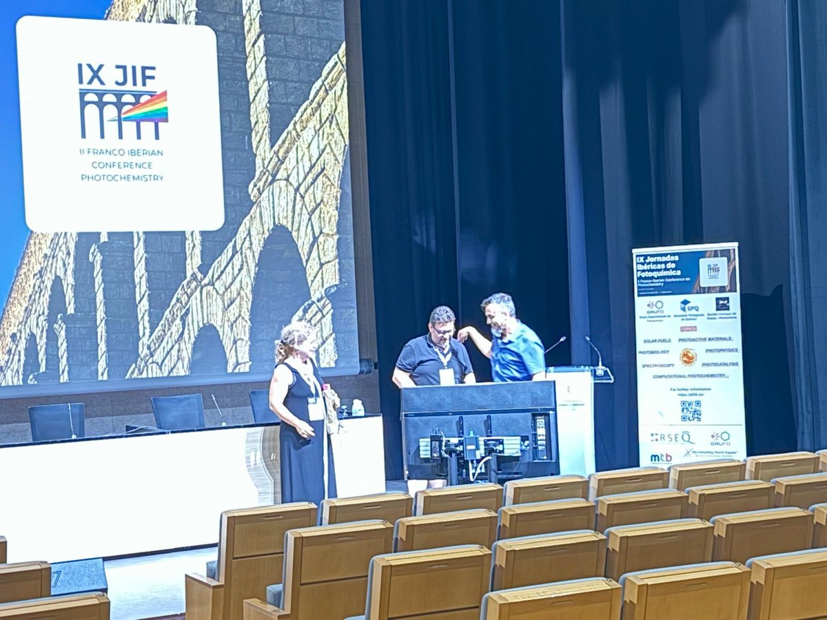 GrufoRSEQ's tweet photo. Concluyen con exito las IX jornadas ibericas de fotofisica. Esperemos que os hayan gustado tanto como a nosotros ! Todo esto gracias a los organizadores @LirasMarta y @RPerezRuiz1 
Suerte a la nueva junta del GRUFO!Nuevo presidente Dr. Ángel Orte ( Univ Granada, UGR) https://t.co/3Kbj81LMb5