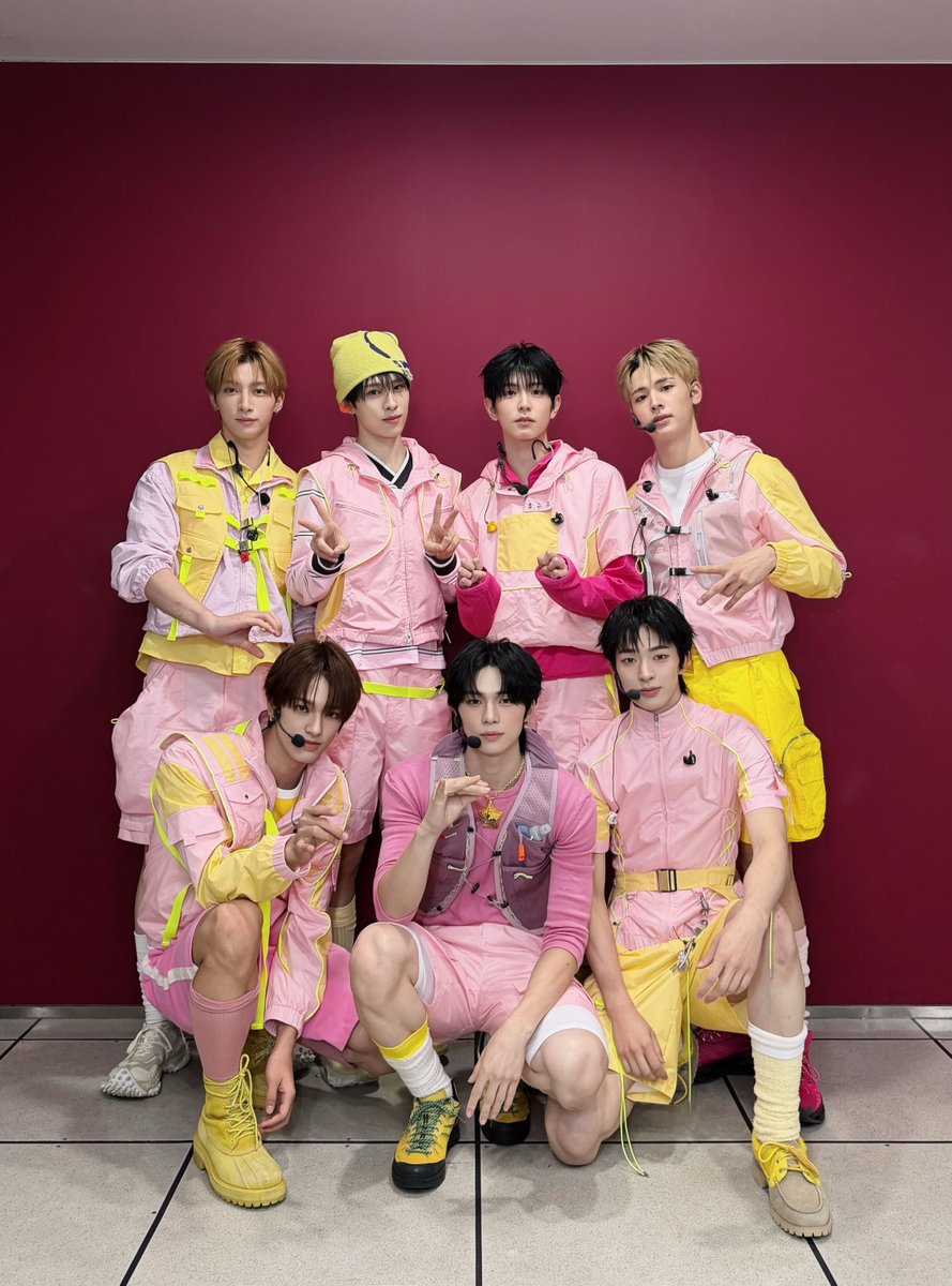 NEXZ_official's tweet photo. [#쇼음악중심]

The NEXZ in the 음중 goes
round and round 🛞🛞🛞

#NEXZ
#SAUCIN #NEXZ_SAUCIN
#MBC #MUSICCORE https://t.co/xu12wAhj2w