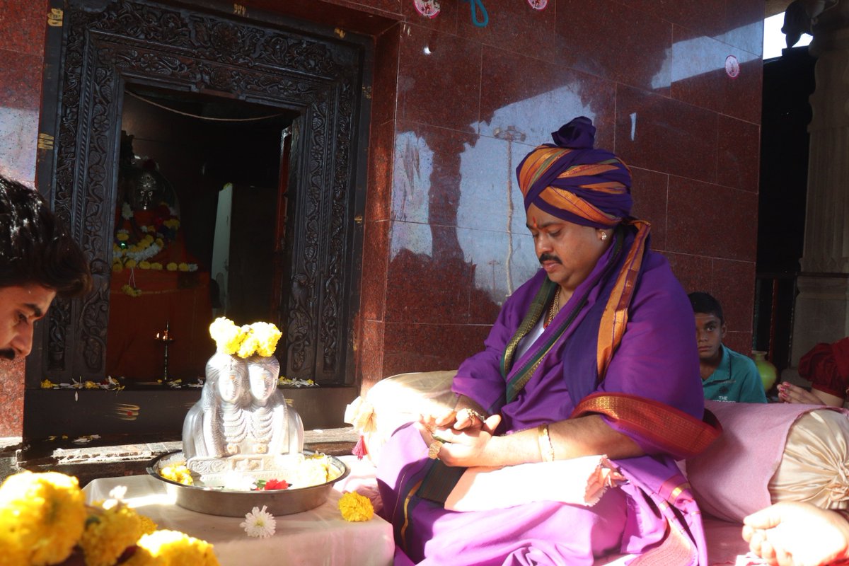 mugalkhodjidaga's tweet photo. Today's pooja offered by Poojyashri on this auspicious occasion of Shravana Maasa.

#ShravanaMaasa #JidagaMath #mugalkhodjidagamath q https://t.co/cUoMyi6VUb