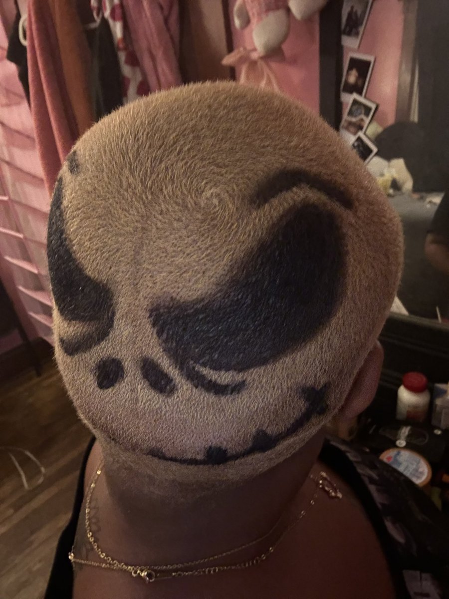 gaygoddess_a's tweet photo. jack in the back https://t.co/grRyhIcwQh