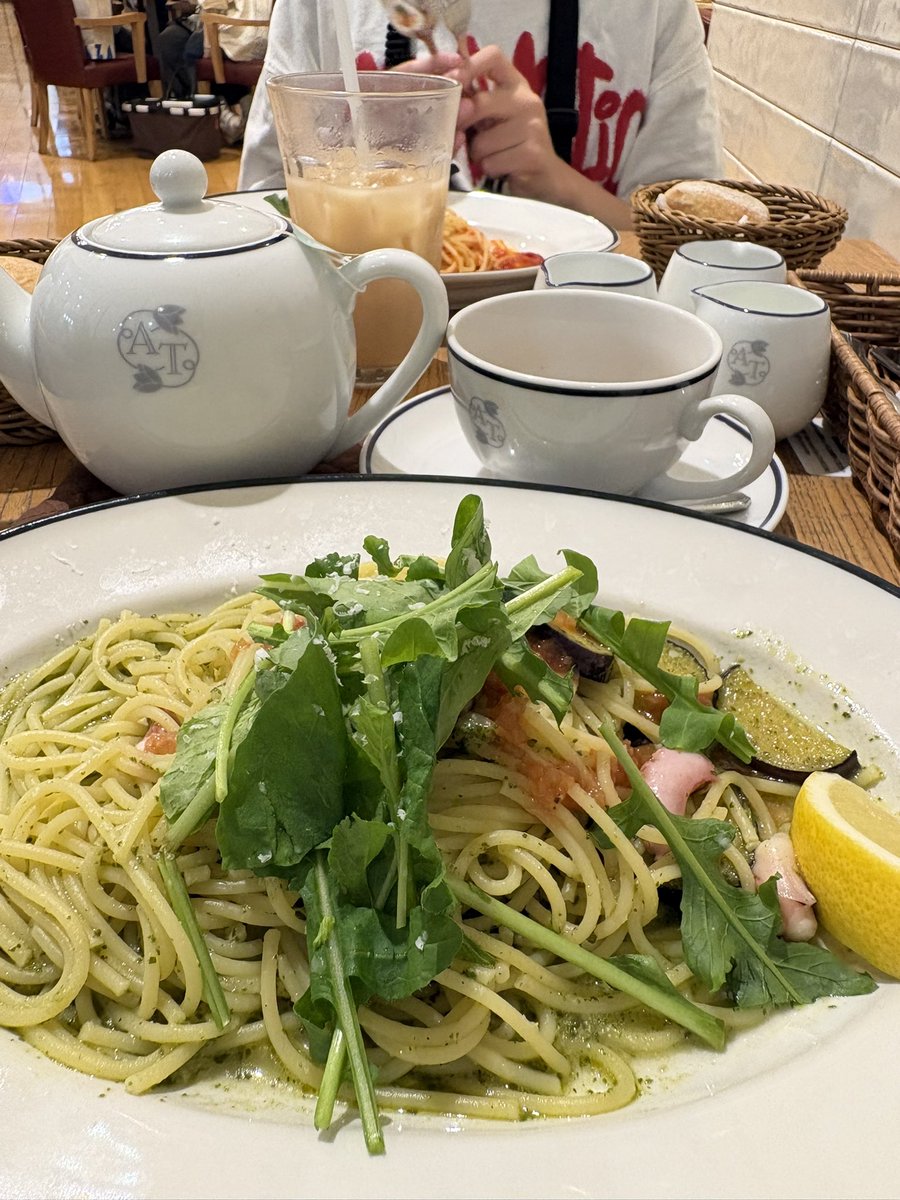 friends_Ja_al's tweet photo. 息子はアフタヌーンティーでお茶しよう！と言うとデートに来てくれます🫖

いちじく、この時期しか食べられなくて最高🫶

 #アフタヌーンティーお茶時間2026 https://t.co/mvoHaGc5WW