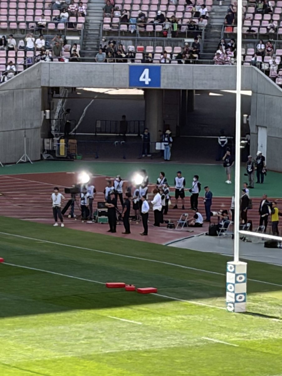 hi03yo's tweet photo. この中に翔くんはいるんでしょうか？
見えないwww https://t.co/fMgc5rl6Yr