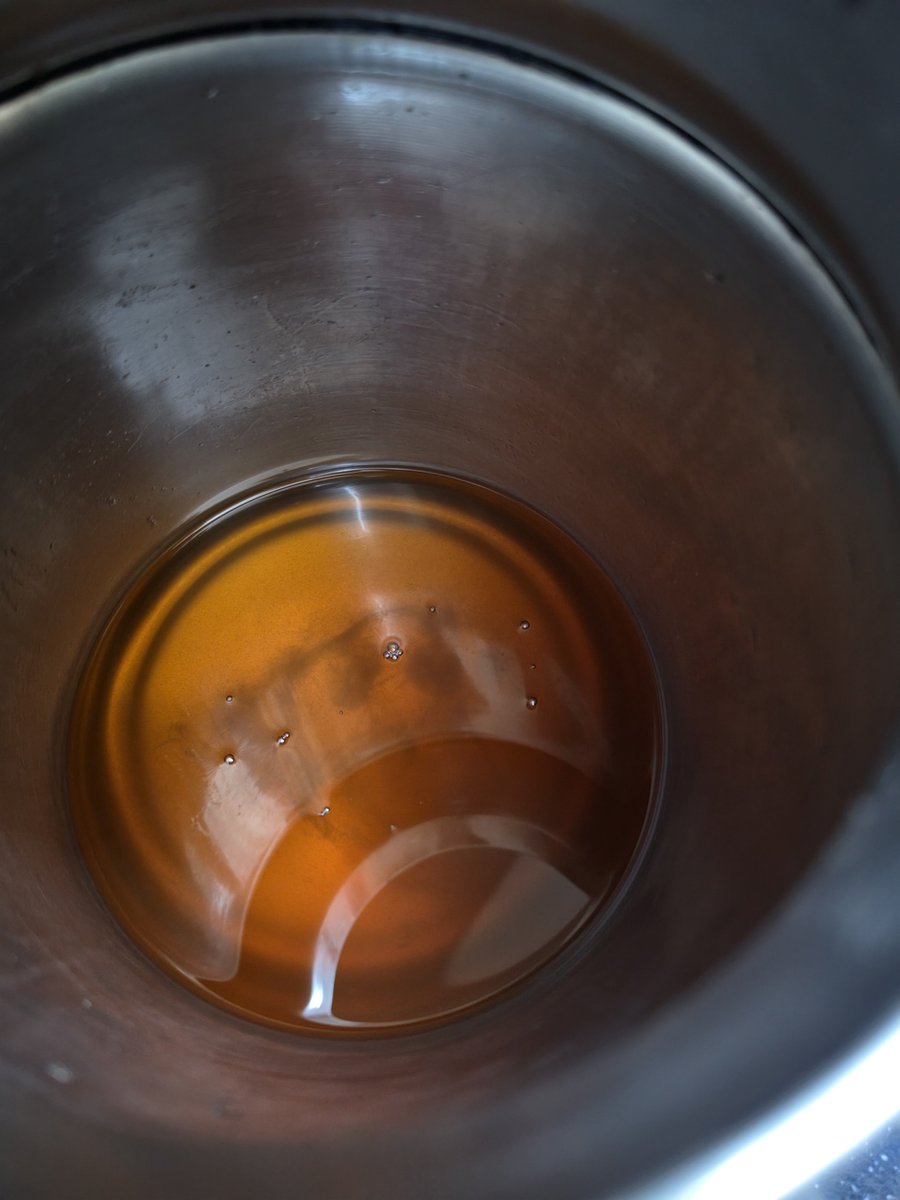 Ksmore17's tweet photo. @FortuneFoods @Tukaram_IndIAS
Is this what consumers are supposed to receive as Fortune Rice Bran Health Oil?The oil from a newly opened pack appears unusually dark and has visible particles/bubbles in it. The packaging and batch details are clearly visible in the attached photos https://t.co/eA5sWhGUu3