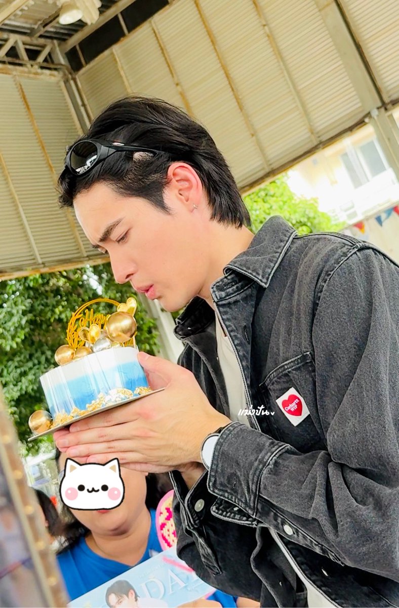 bangpun09's tweet photo. Birthday boy 🐈‍⬛💕    🎂🎉

KAO BIRTHDAY 32ND

#Happy32ndKaoBirthDay
#number_9th https://t.co/CBCdzpNJ7z
