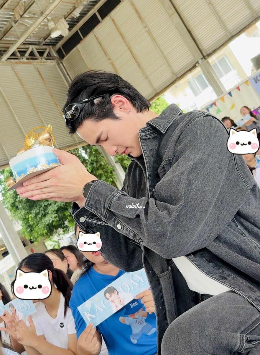 bangpun09's tweet photo. Birthday boy 🐈‍⬛💕    🎂🎉

KAO BIRTHDAY 32ND

#Happy32ndKaoBirthDay
#number_9th https://t.co/CBCdzpNJ7z