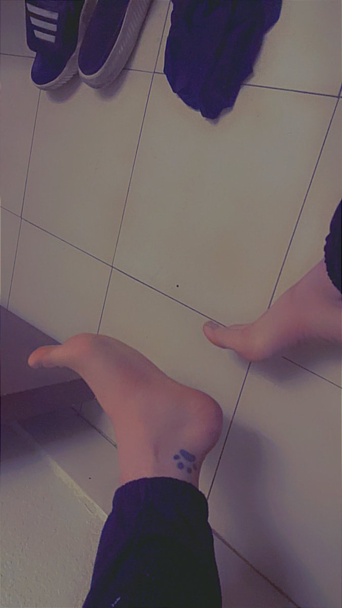 JustinThedyir's tweet photo. #feet #malefeet #footfetish #cashmaster #findom #footworship #cashslave #paypig #humanatm #domination #tranpling #bwc https://t.co/BXurIm4jxQ