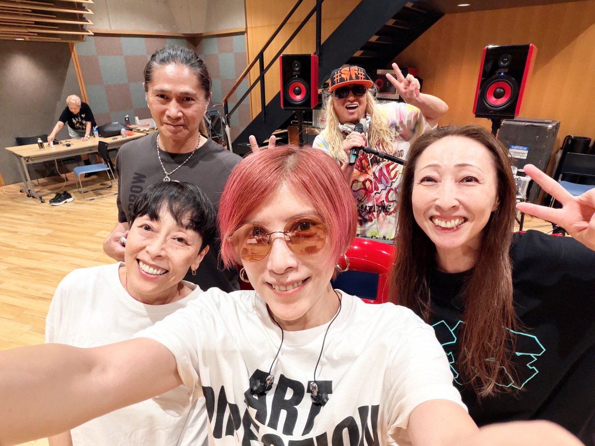 DJKOO_official's tweet photo. TRF！スタジオリハーサル！久々！
活動34年目になるけど皆変わらないなぁって思う
そりゃ、昔とは違うけど(僕が1番変化してるけどw)
5人集まった時の安心感はより高まってます！！

HI-PLEX DJ Booth も健在！！

9月はTOMAKOMAI MIRAI FESTにも出演します
https://t.co/jSwmbKYtva

EZ DO DANCE！！

#TRF 
#DJKOO