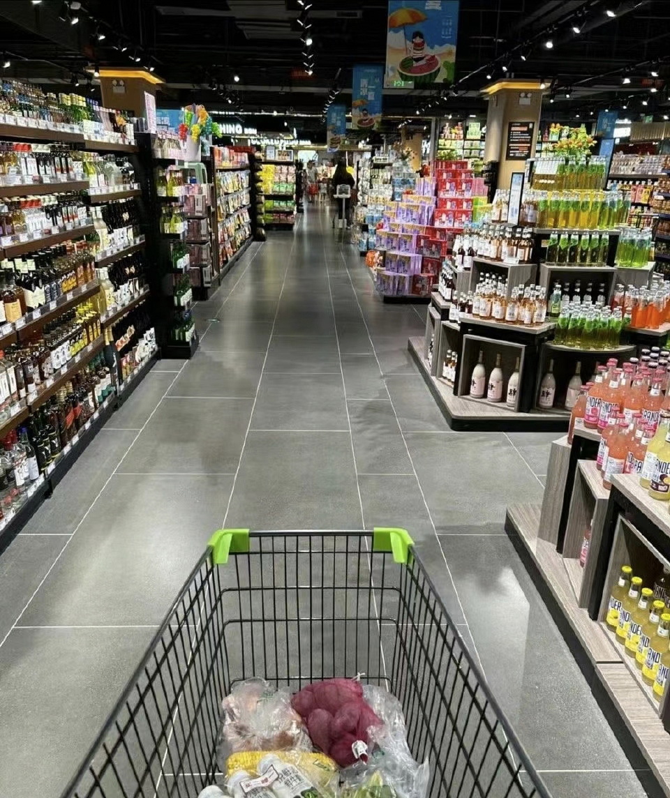 AlaynaRaylrbig's tweet photo. Reabastecimiento exitoso! Ahora tenemos snacks, bebidas frías y productos de primera necesidad. Ven a comprar tus cosas diarias aquí, estamos listos para ti! https://t.co/IaFDoU9qeO