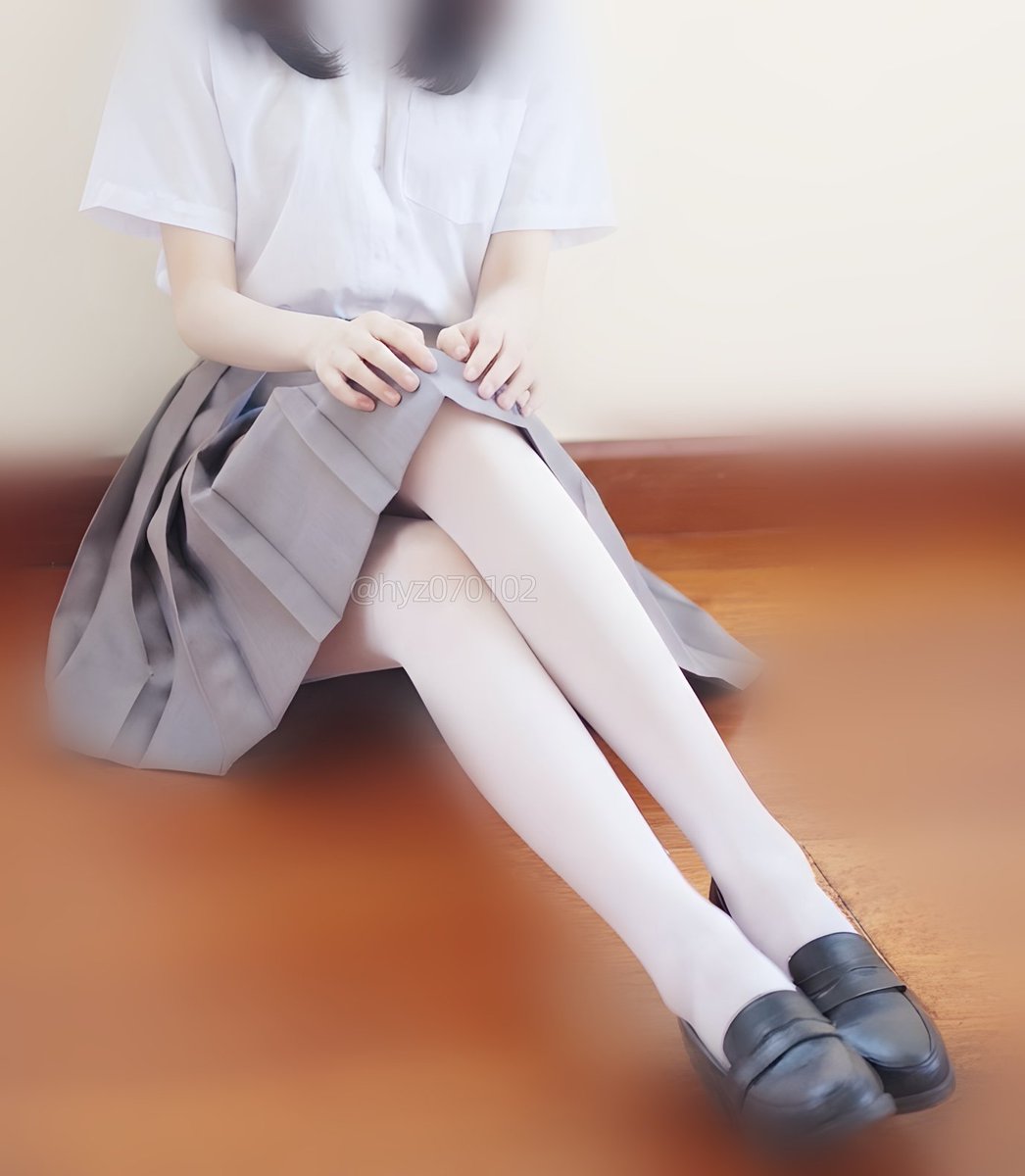 hyz070102's tweet photo. 大家好，这里是小玖! 时不时发发日常清水~
日常上学大多穿jk，白丝频率会比黑丝高~
喜欢可爱的宝宝，女孩子，小南梁都喜欢！欢迎各位可爱宝宝互关私信，上线频率时高时低，可能来不及回复。
墙内墙外完全是两个人，所以不会露脸，不线下，不加墙内任何方式，所以也不存在门槛，注意别被骗了。 https://t.co/tWvfGQOu39