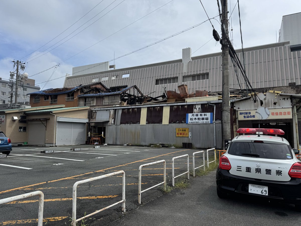 manju_____'s tweet photo. #伊勢市
#明倫商店街

大変なことになってた
もしかしたら前で復興義援金とか
集めてるかもと思ってお金握りしめて
ランニングしながら前通ってきたけど

そんな感じもなく静かだった… https://t.co/n1ryn8zaSM