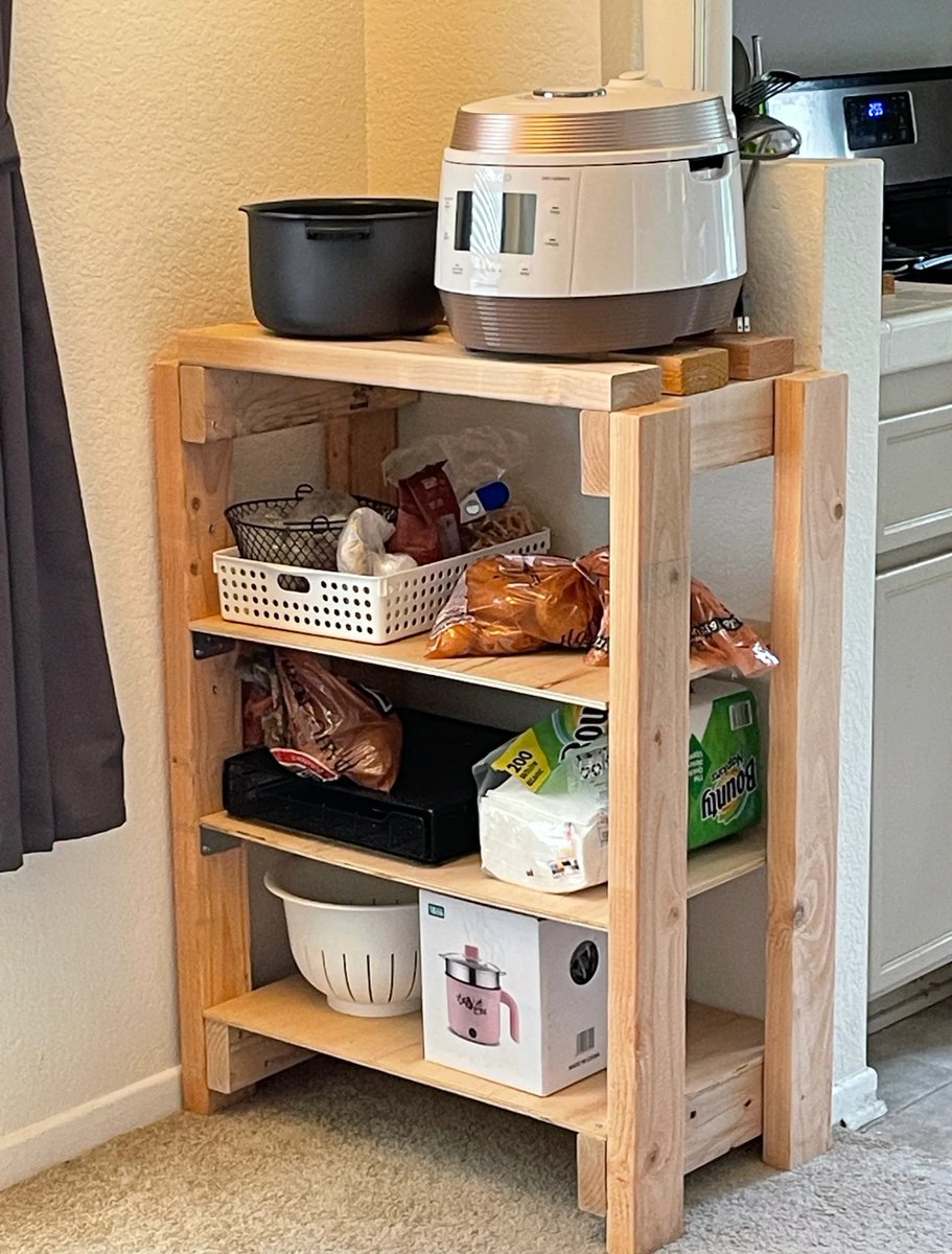 AmaraSovercukf's tweet photo. Terminé de ordenar el estante de la cocina, ahora todo está en su lugar y huele limpio.， https://t.co/ySSZlZtmVr