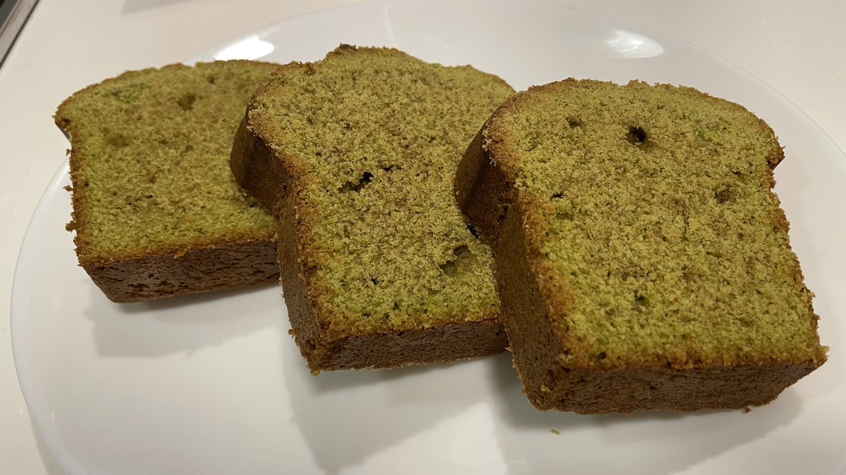 hykw883's tweet photo. 厚切りパウンドケーキ抹茶味 https://t.co/YXeW9hEMar
