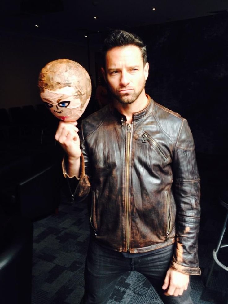 WolfFeller's tweet photo. Day 519 of posting the first Ian Bohen photo that Pinterest recommends.
WHAT is going on here, Sir? @IanBohen
#IanBohen #day519 #trend https://t.co/fpLU051iBG