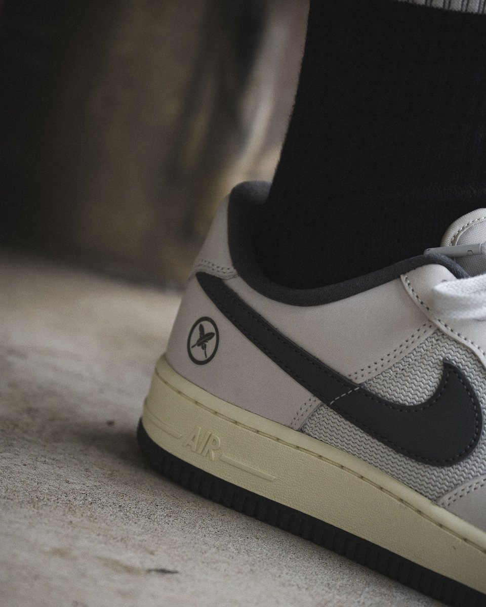 yasuakifujii's tweet photo. 【UPDATE：HIGHSOX SKATEBOARDS がWEB抽選を開始】堀米 雄斗 × Nike SB × NIKE AIR FORCE 1 “White/Iron Grey” が9月12日（土）発売
■ IO8439-100
https://t.co/i299LLuzWV

- 堀米雄斗 ナイキsb エアフォース Yuto Horigome https://t.co/U66yrT5Kbg