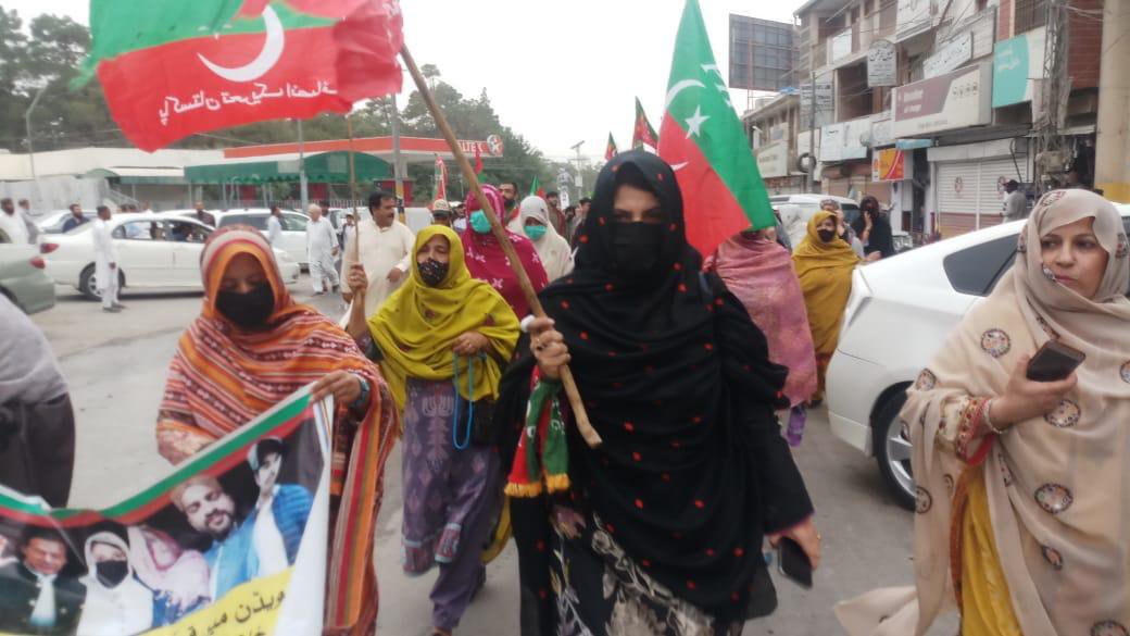 SafiaKakar804's tweet photo. آپ عمران خان کی رہائی کے لئے جو بھی کر سکتے ہیں وہ ضرور کریں لیکن خاموش نہیں بیٹھنا، مایوسی نہیں ہونا کیونکہ مایوسی گناہ ہے۔
#ستمبر_مزاحمت_عہد_ہمارا #Ukraine https://t.co/C2AeLtS4ry