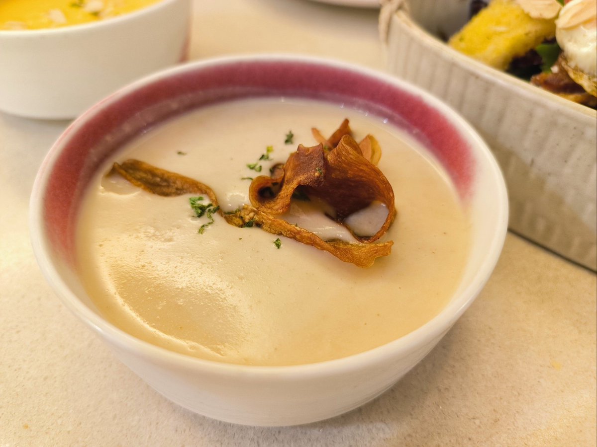 AmaraSquirvqfv's tweet photo. Imprescindible en tu nevera! Queso manchego DOP, cremoso y con sabor intenso. Ideal para tapas o acompaar vinos. 10/10!， https://t.co/znOEBHiIh9