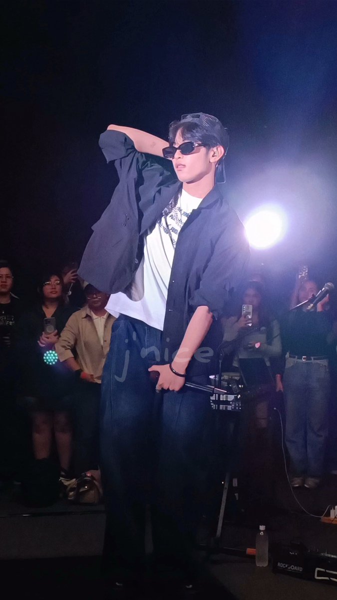 Sssuenie's tweet photo. #MarcusRayden opening performance ๐ฅ https://t.co/1fZ3zlChdr