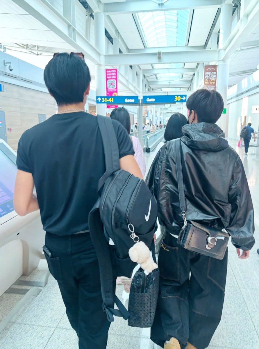 decem2er's tweet photo. ภาพเราก่อนบ้ายบายโคเรีย 🤳♥️ 🇰🇷 https://t.co/cW70Llm5oE