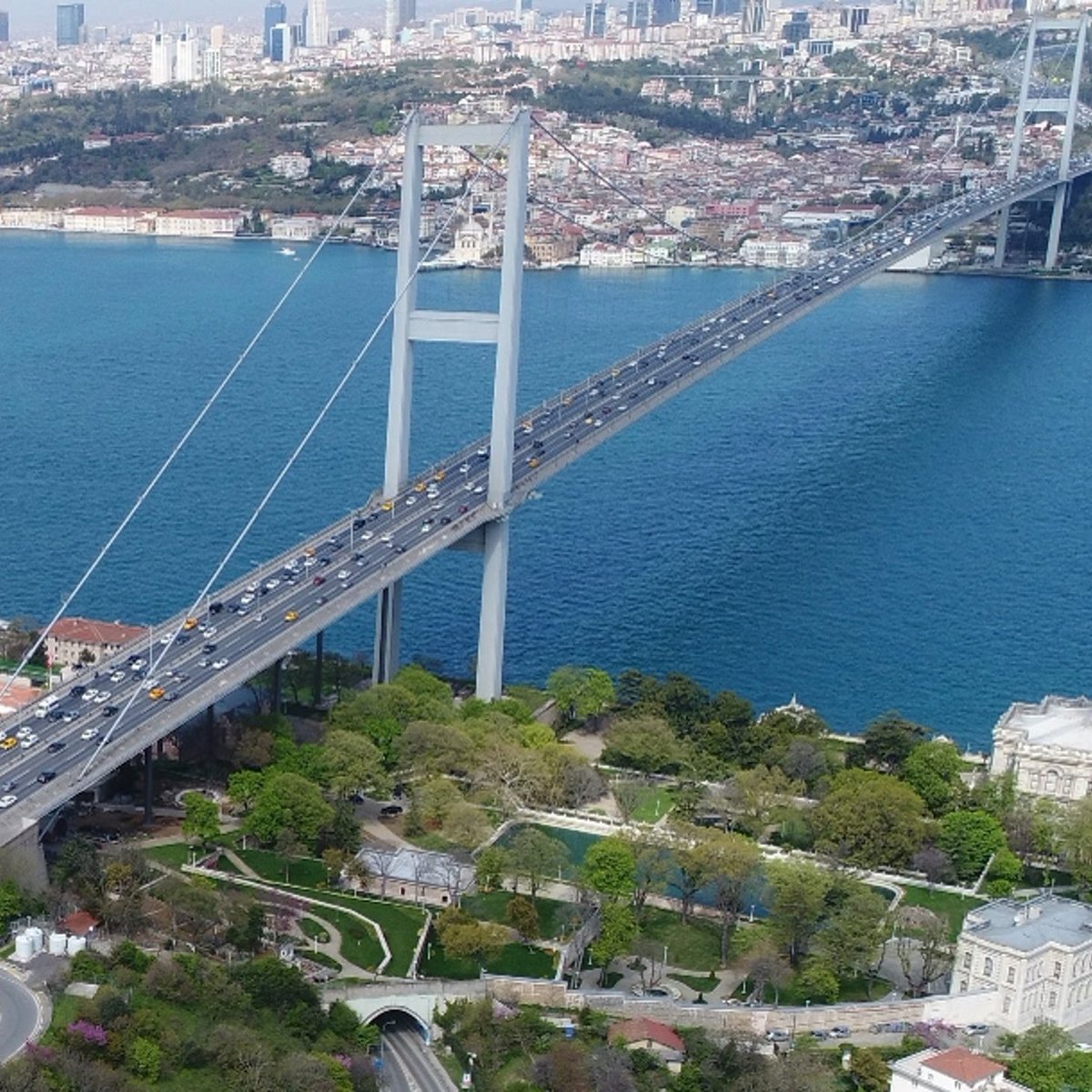bpthaber's tweet photo. Cumhurbaşkanı Erdoğan'ın imzaladığı karar ile 2 Boğaz Köprüsü, 8 Otoyol ve 2 Çevre Otoyolunun 30 yıllığına özelleştirilmesine karar verildi.

— 15 Temmuz Şehitler Köprüsü
— Fatih Sultan Mehmet Köprüsü
— KGM Avrupa Otoyolu
— KGM Anadolu Otoyolu 
— İzmir-Aydın Otoyolu
— İzmir-Çeşme Otoyolu
— Niğde-Mersin-Adana (Batı) Otoyolu
— Adana (Doğu)-Gaziantep (Batı) Otoyolu
— Gaziantep (Doğu)-Şanlıurfa Otoyolu
— Toprakkale-İskenderun Otoyolu
— Bursa Çevre Otoyolu (Çağlayan kavşağı-Yenişehir kavşağı)
— Gaziantep Çevre Otoyolu