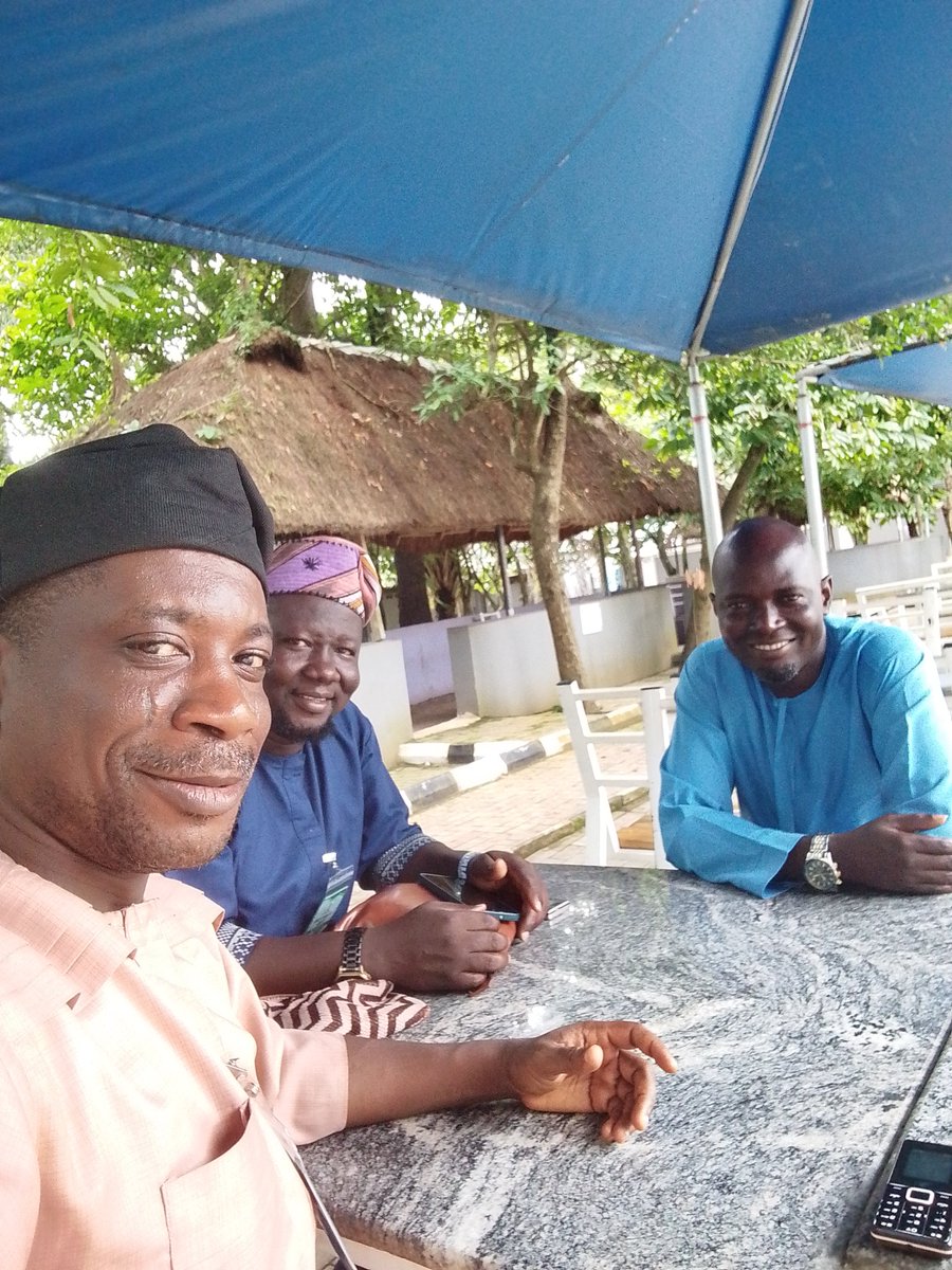 FellowAyobami's tweet photo. We paid a courtesy visit to our Father, Okanlomo Odua and Gbonka Olubadan of Ibadanland on his declaration for APC from top to bottom.

Renewed hope 2.0
#BSA27.

Faduro Nation! https://t.co/myl1x4Lbx2