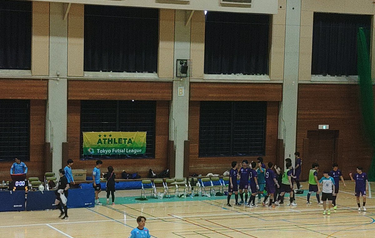 BALLOTTA9's tweet photo. @FutsalCriacao
5-2勝ち！
⚽ユウジン、タカ×2、ヤス、ソウセイ
ソウセイたまたまた当たっちゃった？ごっつぁん？ちゃんと当てた？ちょっとおもしろかったゴール。そこに居たことが大事なことよね。
油断禁物。一試合一試合積み重ね。 https://t.co/chM1YuRRs7