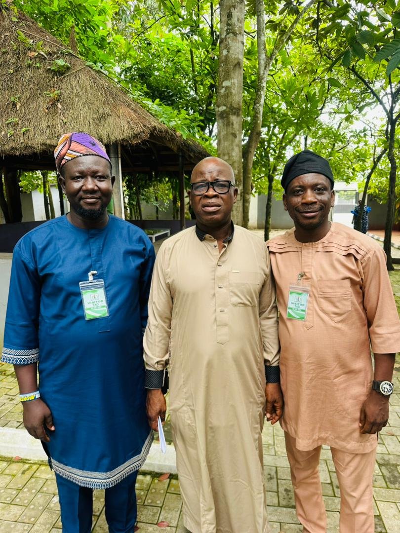 FellowAyobami's tweet photo. We paid a courtesy visit to our Father, Okanlomo Odua and Gbonka Olubadan of Ibadanland on his declaration for APC from top to bottom.

Renewed hope 2.0
#BSA27.

Faduro Nation! https://t.co/myl1x4Lbx2