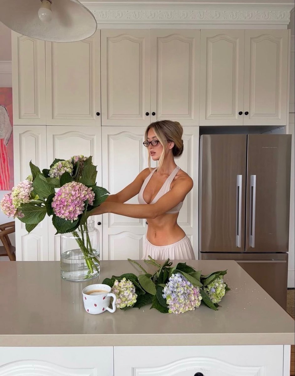 Diorgirlx's tweet photo. saturday morning https://t.co/p6R52kMjWg