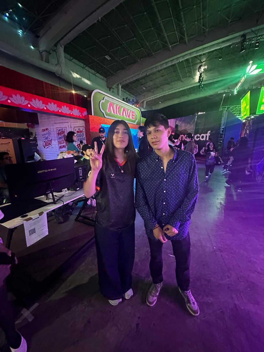 pollozz1Z's tweet photo. I missed you. I love you. @fri_avila 
It was a pleasure meeting so many lovely people. https://t.co/G37hzir6j7