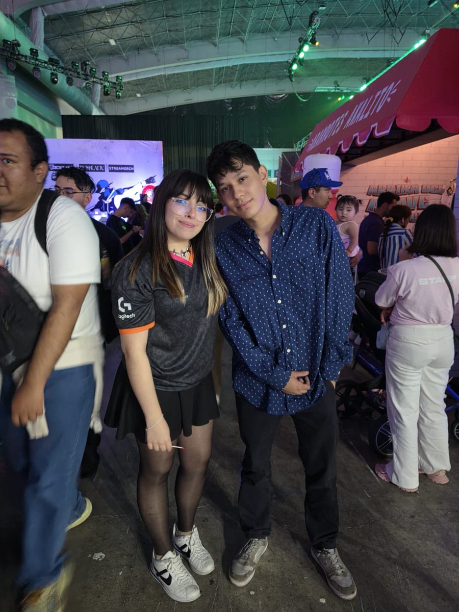 pollozz1Z's tweet photo. I missed you. I love you. @fri_avila 
It was a pleasure meeting so many lovely people. https://t.co/G37hzir6j7