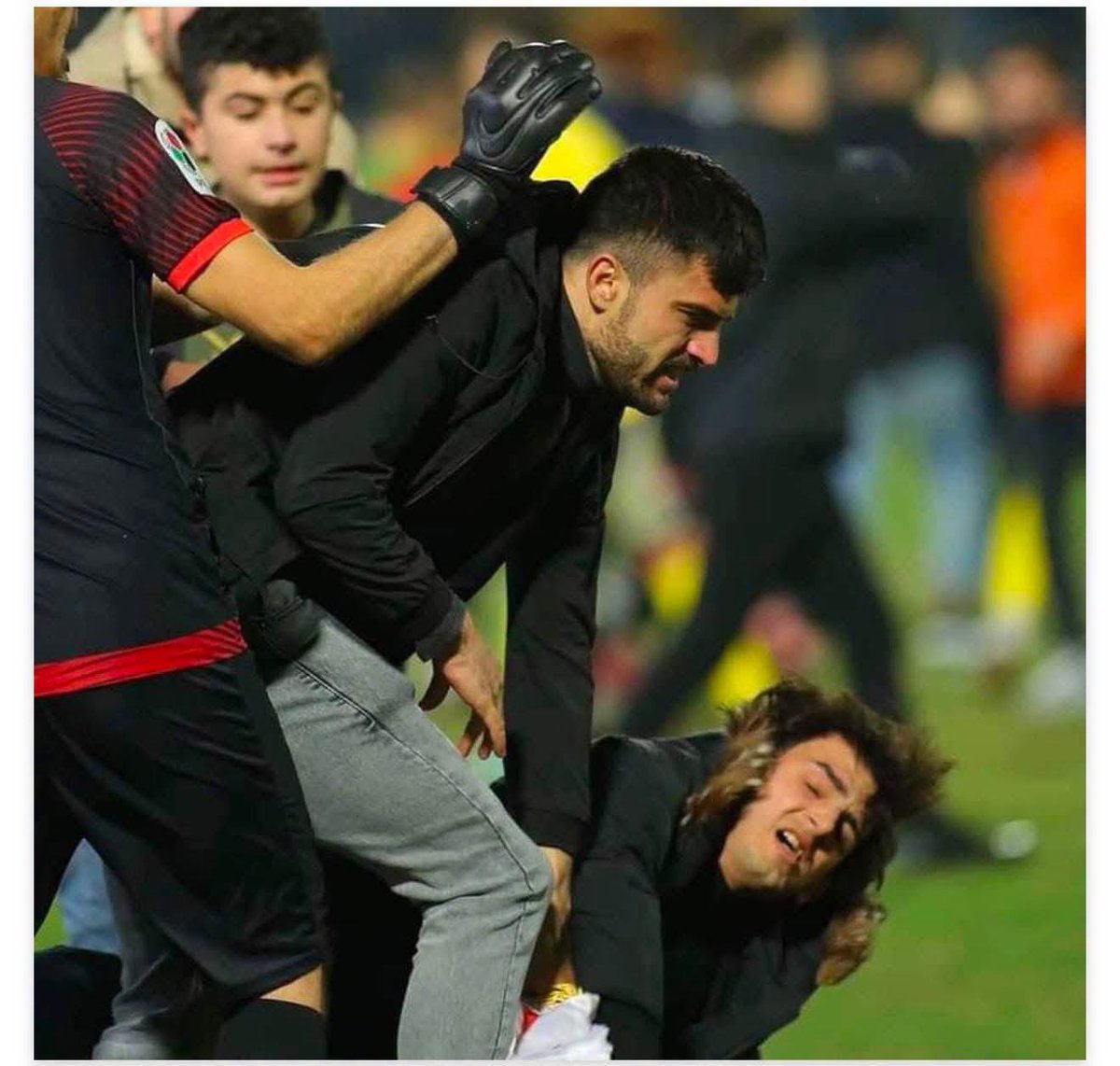 Raman8omer's tweet photo. #iraq #terrrorists
Tf la iraqi small
Terrorists of Iraqi Arab citizens
All Iraqi cities are terrorists, big and small
After the attack on the bus of Erbil fans in Baghdad, a fan says that his shoulder is broken and we have injuries and everyone attacked us. https://t.co/pQeBuMkH7r