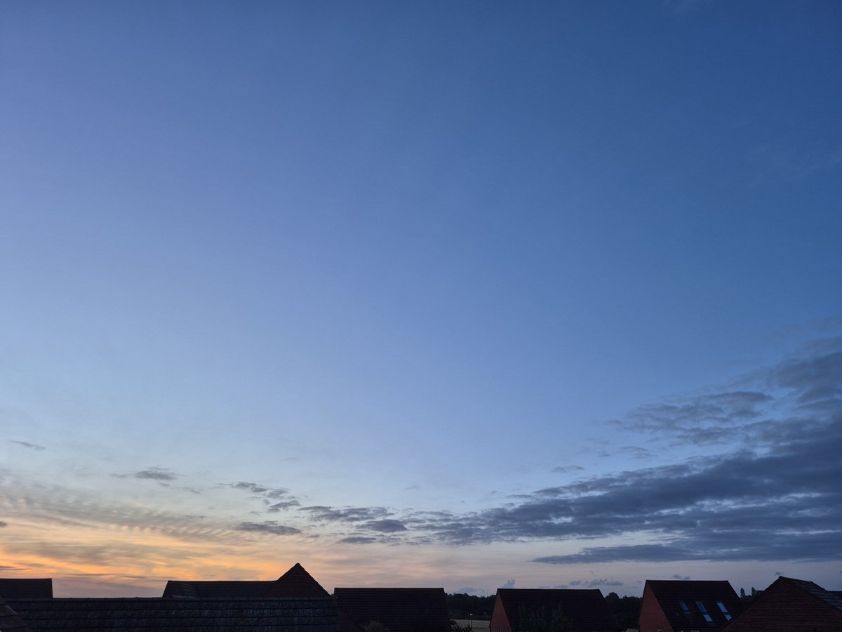 RobynPeel04's tweet photo. With a slight chill in the air, a lovely sunrise illuminates the sky at the start of the weekend.
Lots to do today. Have a great time. https://t.co/A6CmK2p2dW