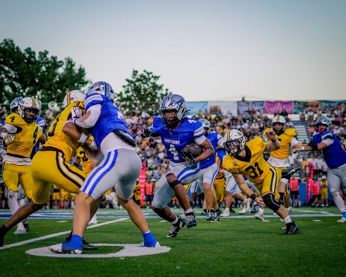 ChieftainAth's tweet photo. Sand Springs 21 🟡⚫️

Sapulpa 14 🔵⚪️

#chieftainstrong #mindset #ahb #hwy97 https://t.co/BX5FTB0bBb