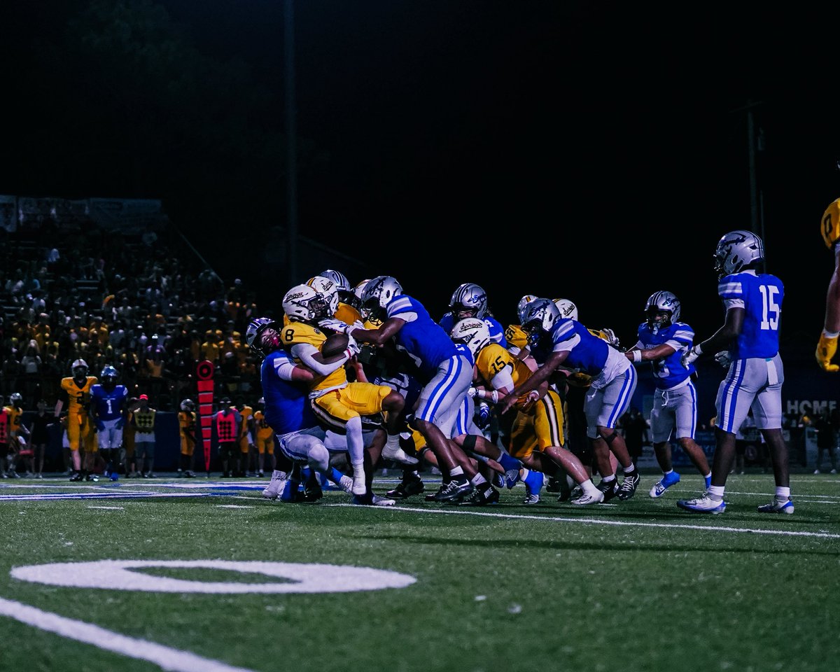 ChieftainAth's tweet photo. Sand Springs 21 🟡⚫️

Sapulpa 14 🔵⚪️

#chieftainstrong #mindset #ahb #hwy97 https://t.co/BX5FTB0bBb