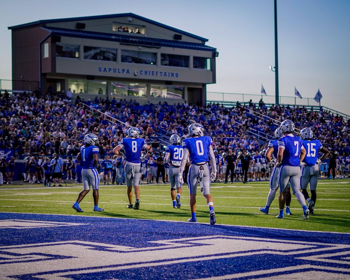 ChieftainAth's tweet photo. Sand Springs 21 🟡⚫️

Sapulpa 14 🔵⚪️

#chieftainstrong #mindset #ahb #hwy97 https://t.co/BX5FTB0bBb